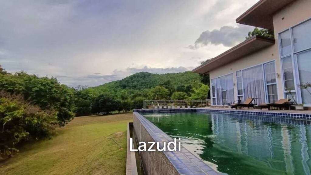 4 Bedroom Pool Villa for Sale in Golf Course