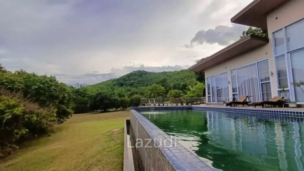 4 Bedroom Pool Villa for Sale in Golf Course