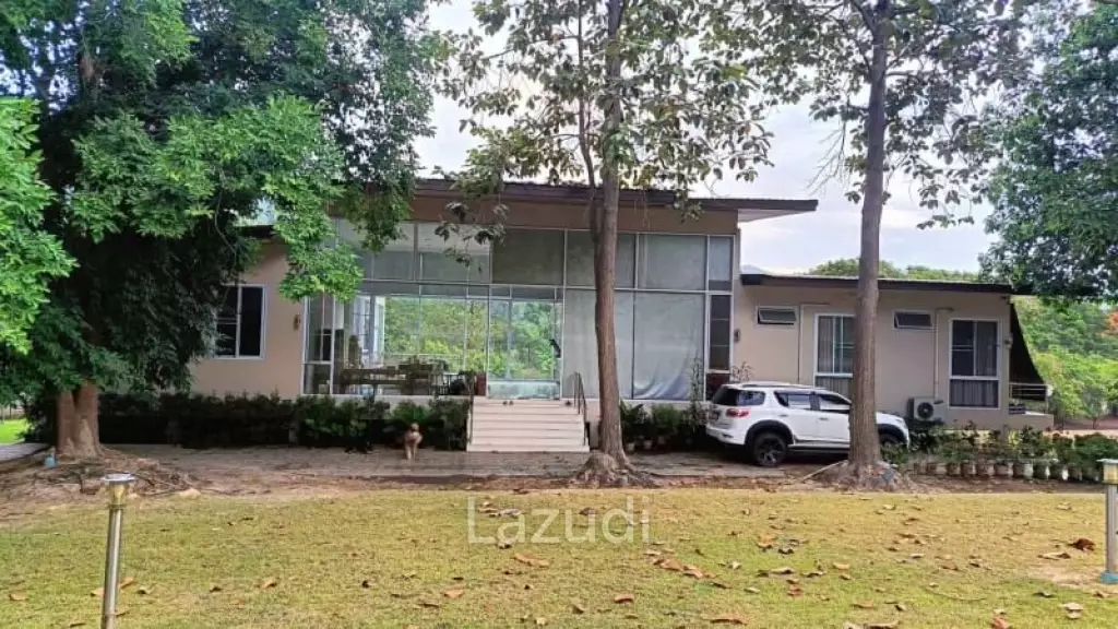 4 Bedroom Pool Villa for Sale in Golf Course