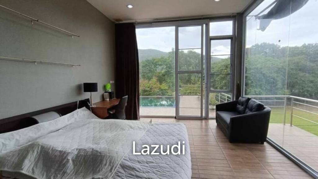 4 Bedroom Pool Villa for Sale in Golf Course