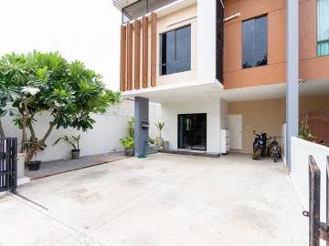 LA VALLEE TOWN : 2 Storey Townhouse with Luxury Decoration