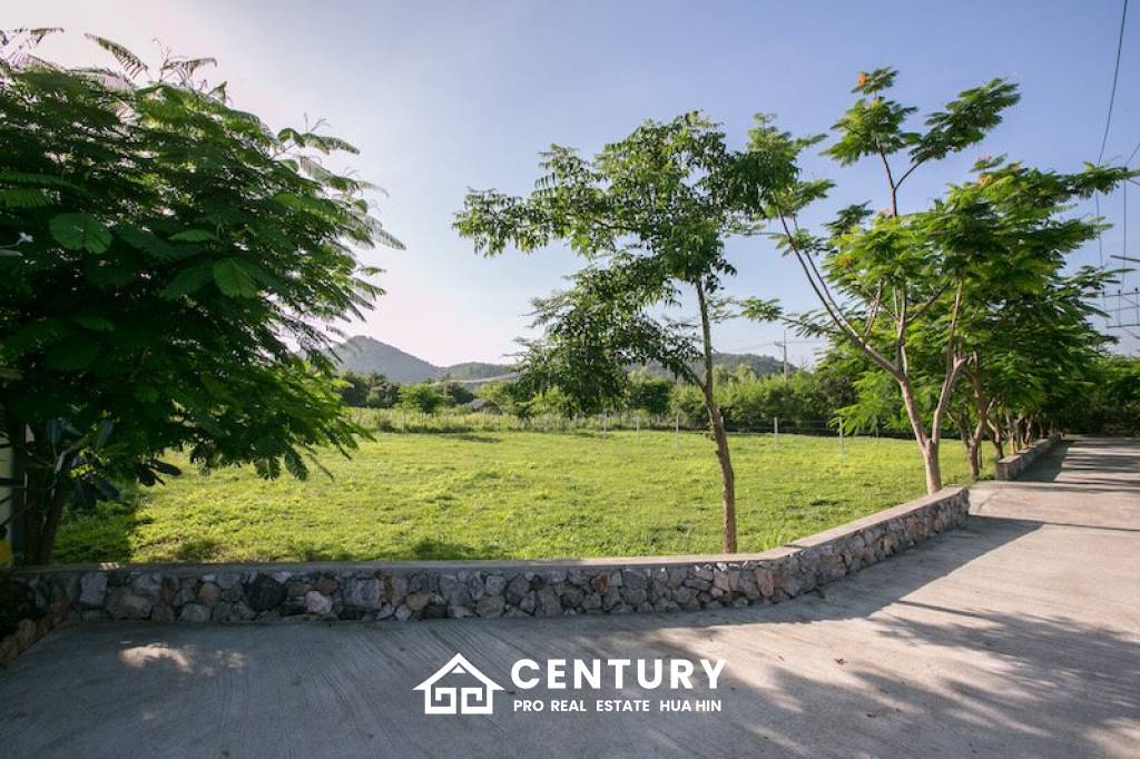 LAND FOR SALE NEAR BAAN ING PHU : 2 RAI