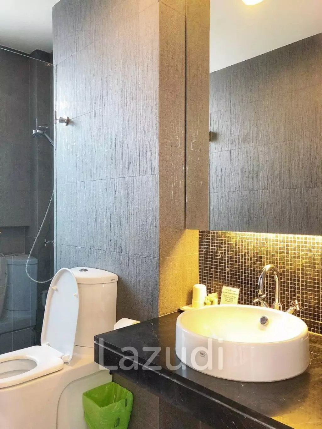 Luxury 2 Bed Condo on Palm Hills Golf Course