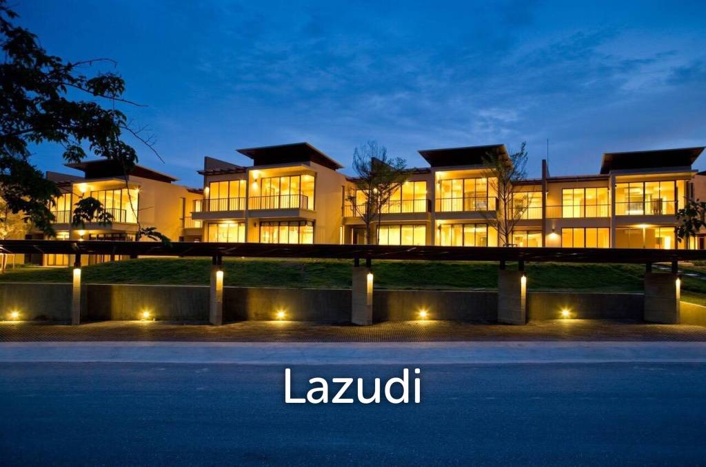Luxury 2 Bed Condo on Palm Hills Golf Course
