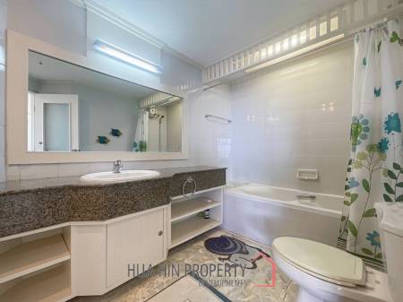 Palm Pavillion: 2 Bedroom Sea Views Condo