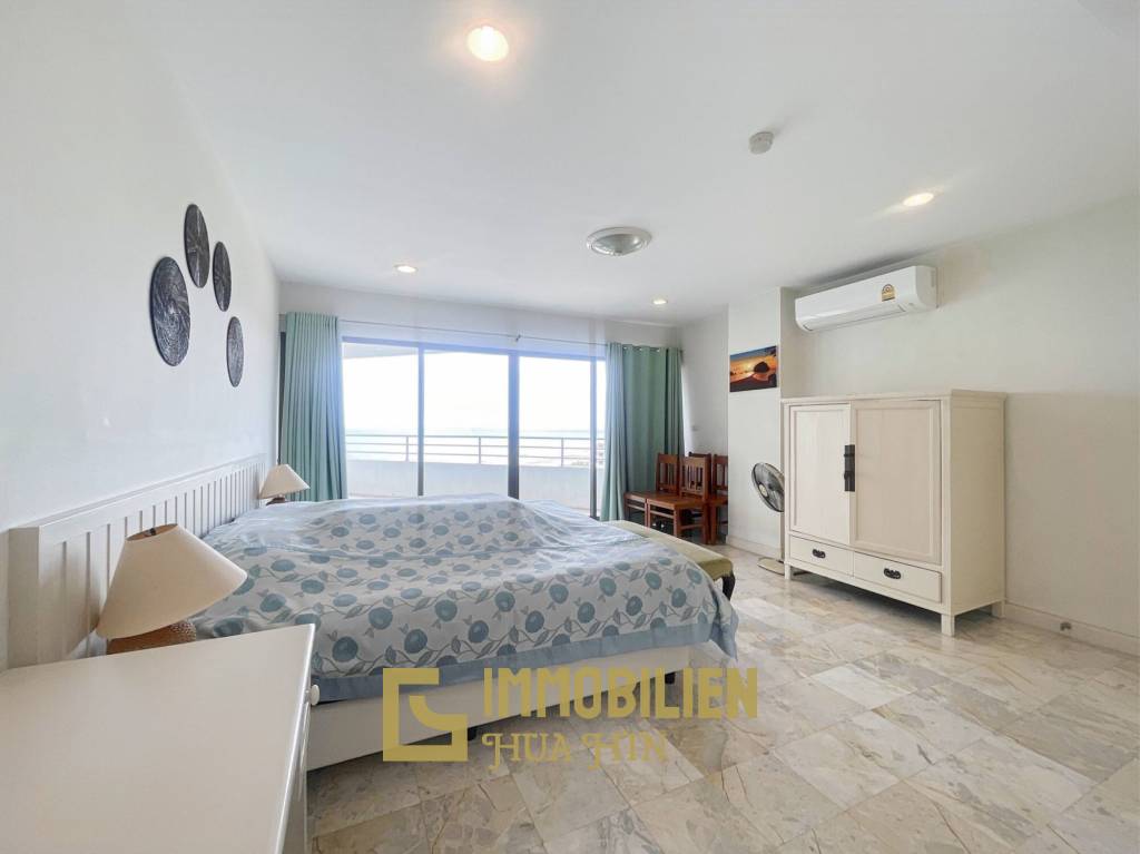 Palm Pavillion: 2 Bedroom Sea Views Condo