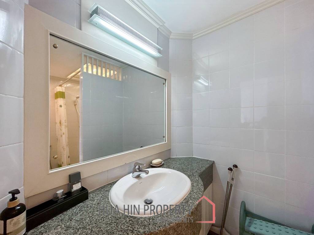 Palm Pavillion: 2 Bedroom Sea Views Condo