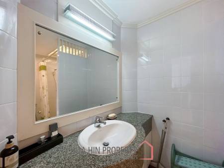Palm Pavillion: 2 Bedroom Sea Views Condo