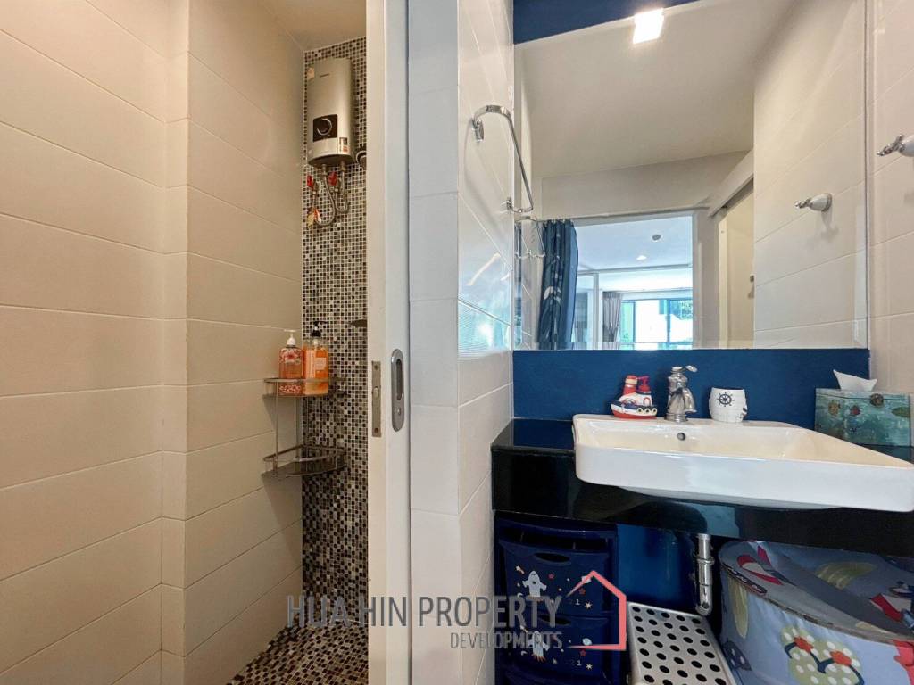 The Crest Santora : 1 Bedroom Condo Pool Access
