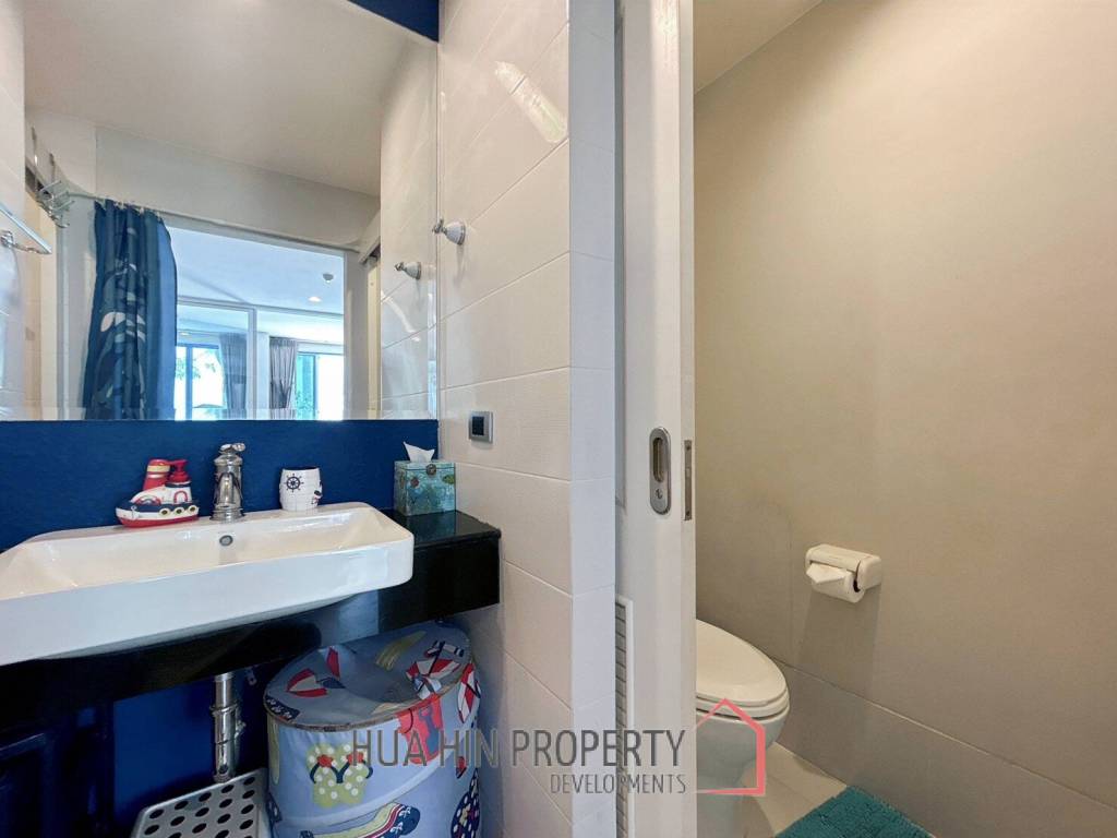 The Crest Santora : 1 Bedroom Condo Pool Access