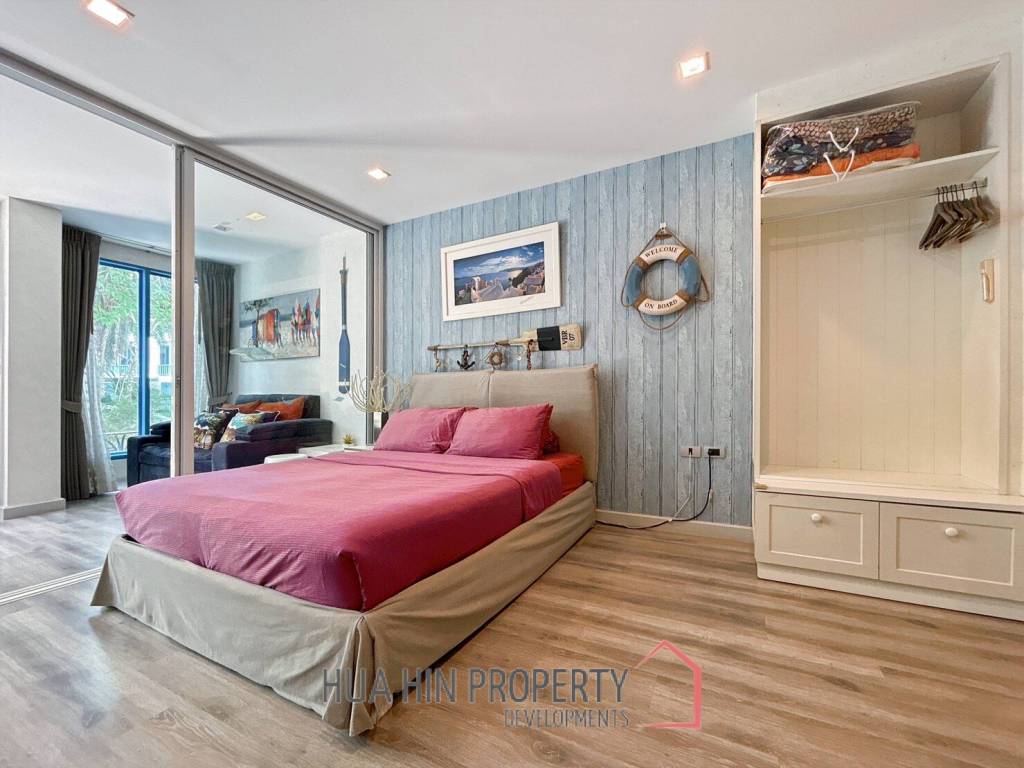 The Crest Santora : 1 Bedroom Condo Pool Access