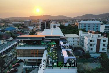 Zu verkaufen: Profitable Rooftop-Bar und Restaurant in Soi 94