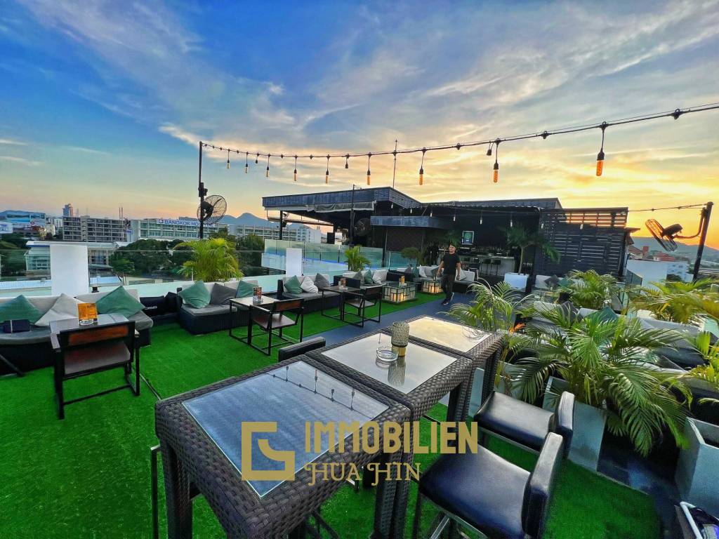 Zu verkaufen: Profitable Rooftop-Bar und Restaurant in Soi 94