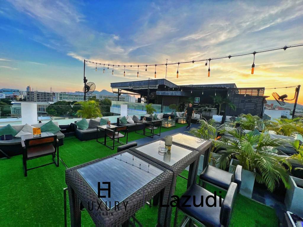 Zu verkaufen: Profitable Rooftop-Bar und Restaurant in Soi 94