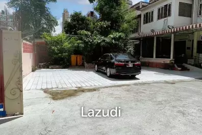 6 Bed 7 Bath 676 SQ.M House in sukhumvit 27