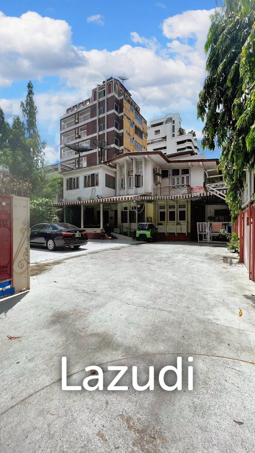 6 Bed 7 Bath 676 SQ.M House in sukhumvit 27