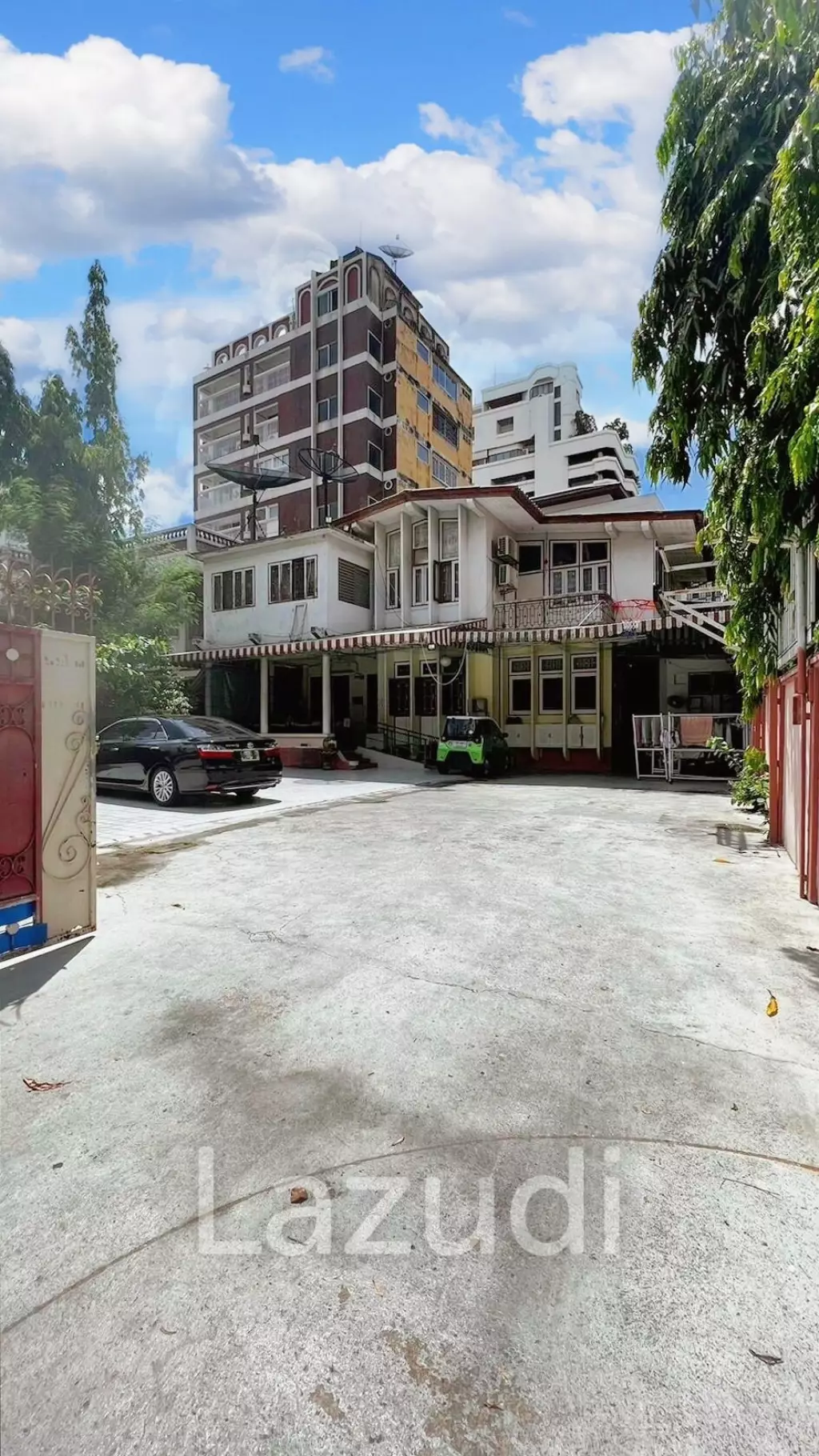 6 Bed 7 Bath 676 SQ.M House in sukhumvit 27