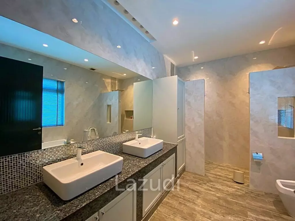 Large 3 Bed 3 Bath Pool Villa :  The Clouds