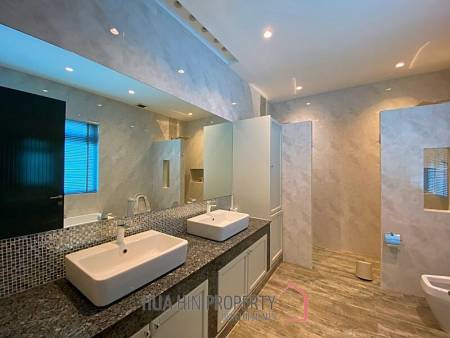 Large 3 Bed 3 Bath Pool Villa :  The Clouds