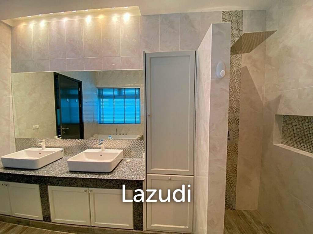 Large 3 Bed 3 Bath Pool Villa :  The Clouds