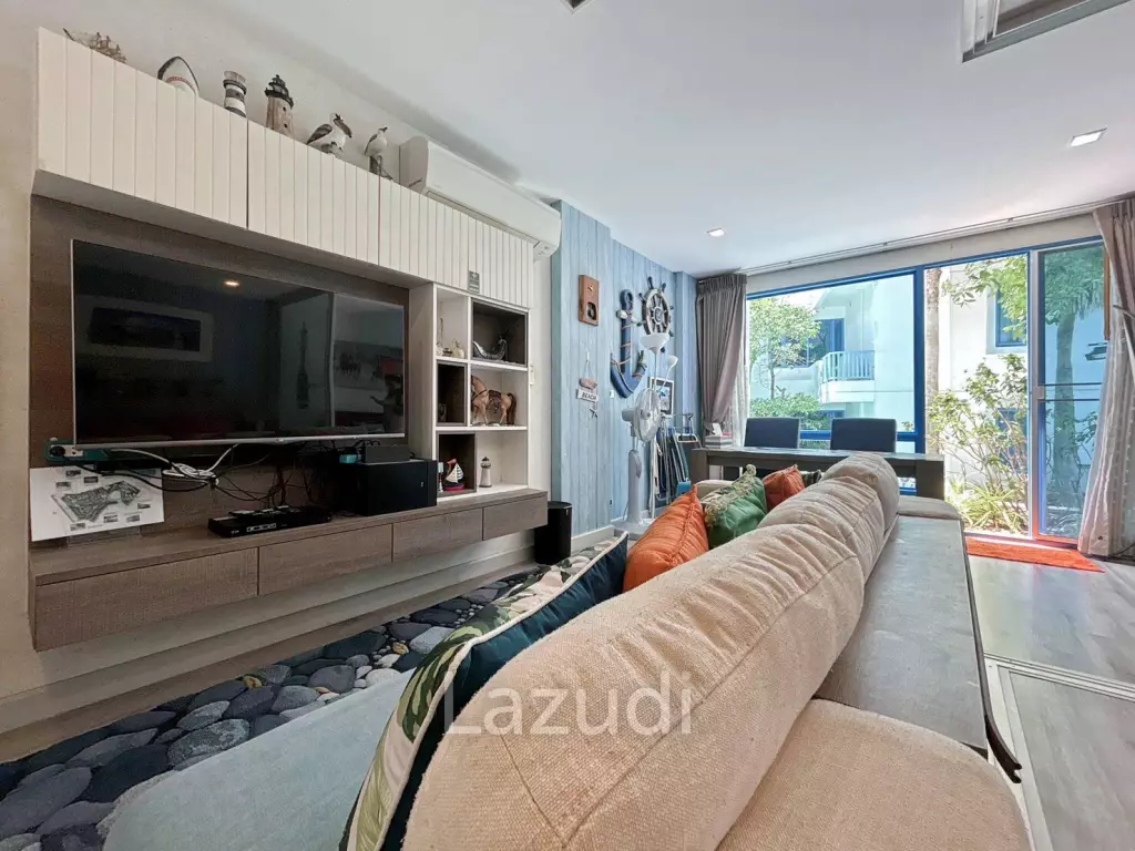 The Crest Santora : 1 Bedroom Condo Pool Access
