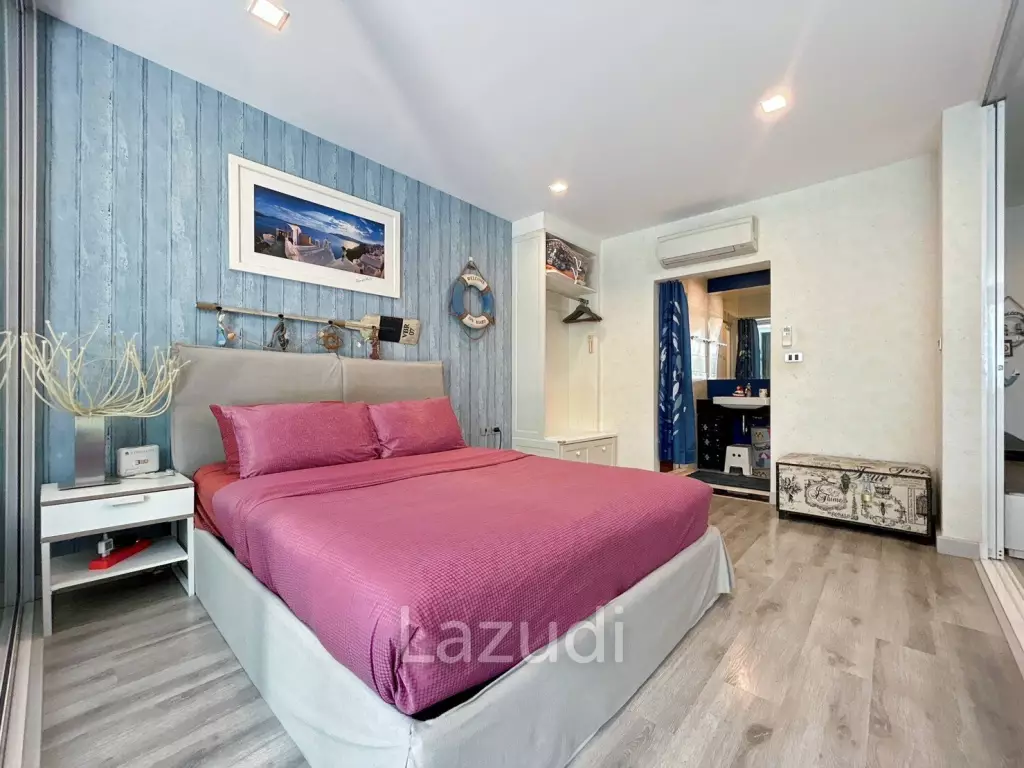 The Crest Santora : 1 Bedroom Condo Pool Access