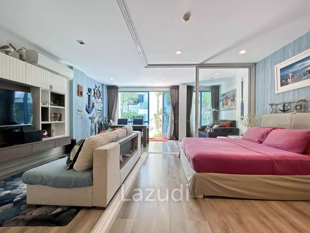 The Crest Santora : 1 Bedroom Condo Pool Access