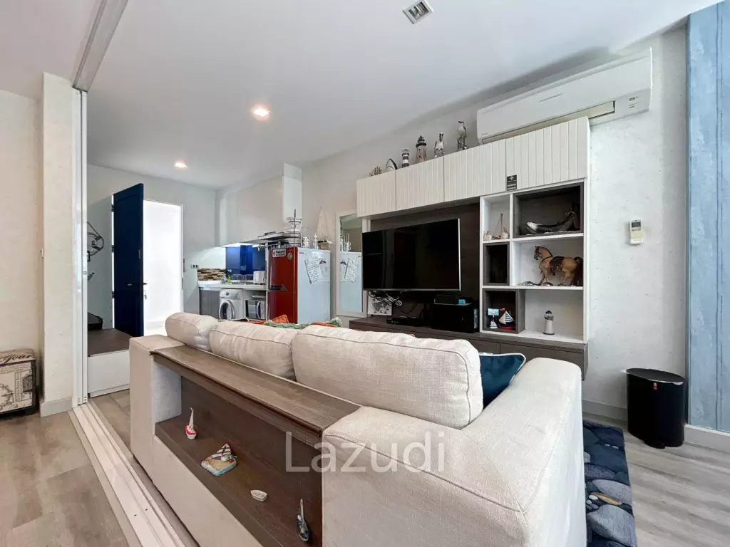 The Crest Santora : 1 Bedroom Condo Pool Access
