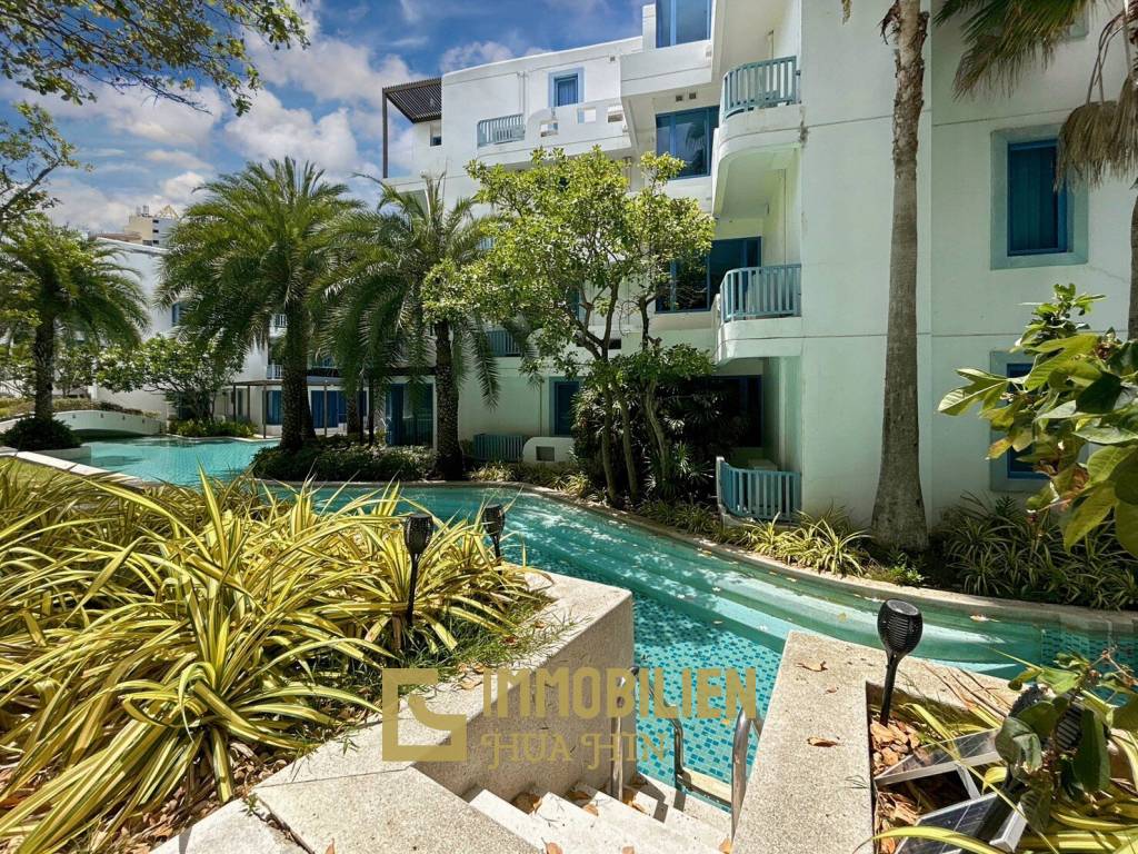 The Crest Santora : 1 Bedroom Condo Pool Access