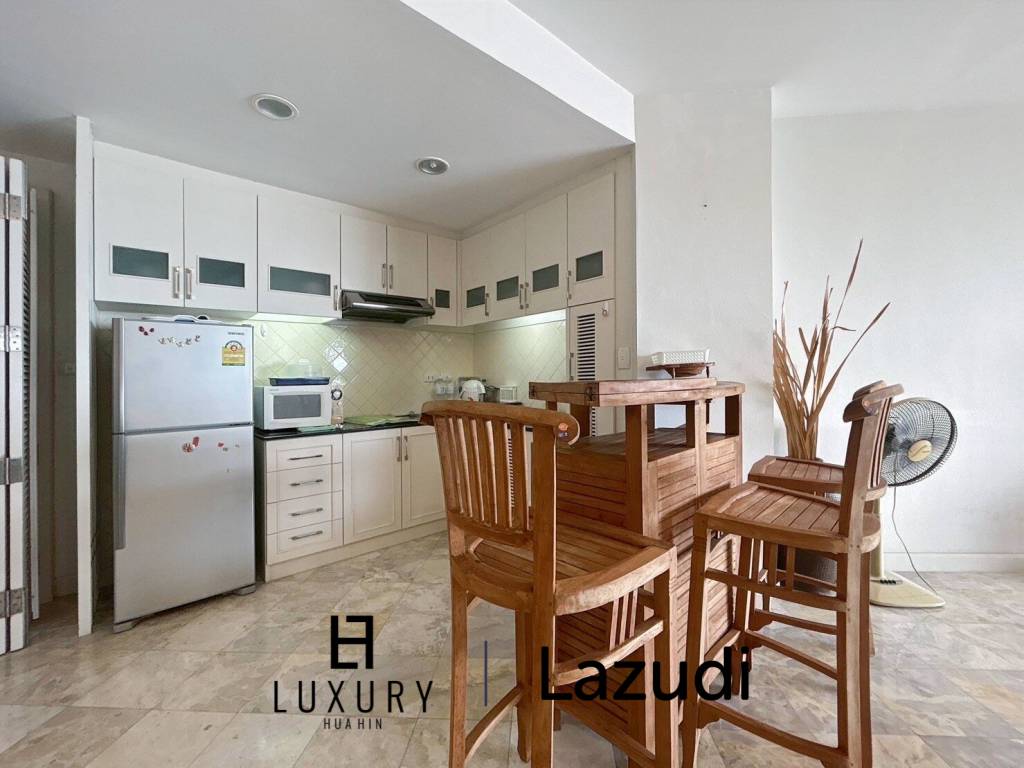 Palm Pavillion : 2 Bedroom Sea Views Condo