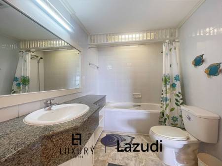 Palm Pavillion : 2 Bedroom Sea Views Condo