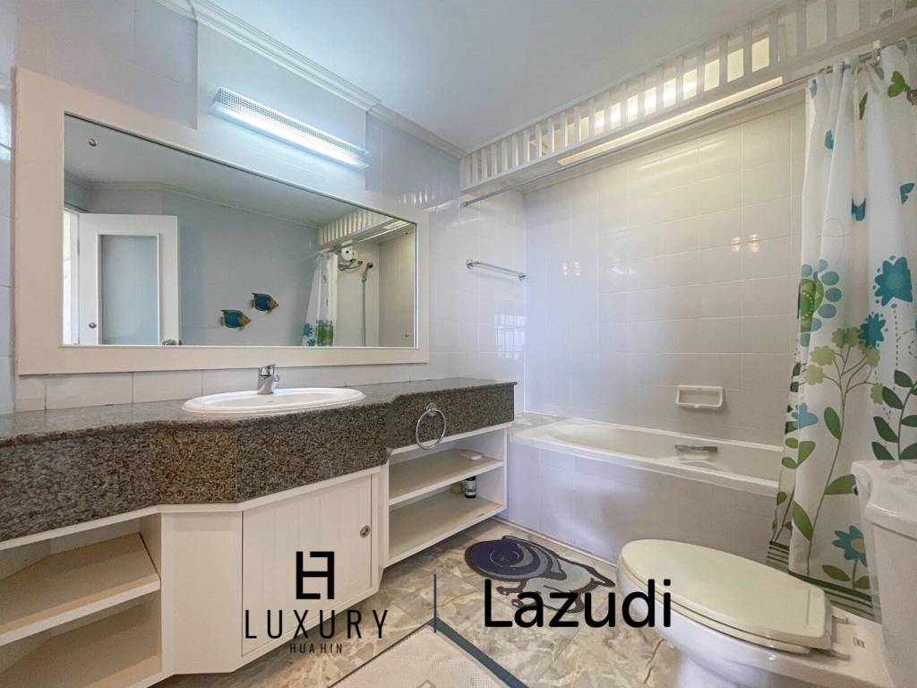 Palm Pavillion : 2 Bedroom Sea Views Condo