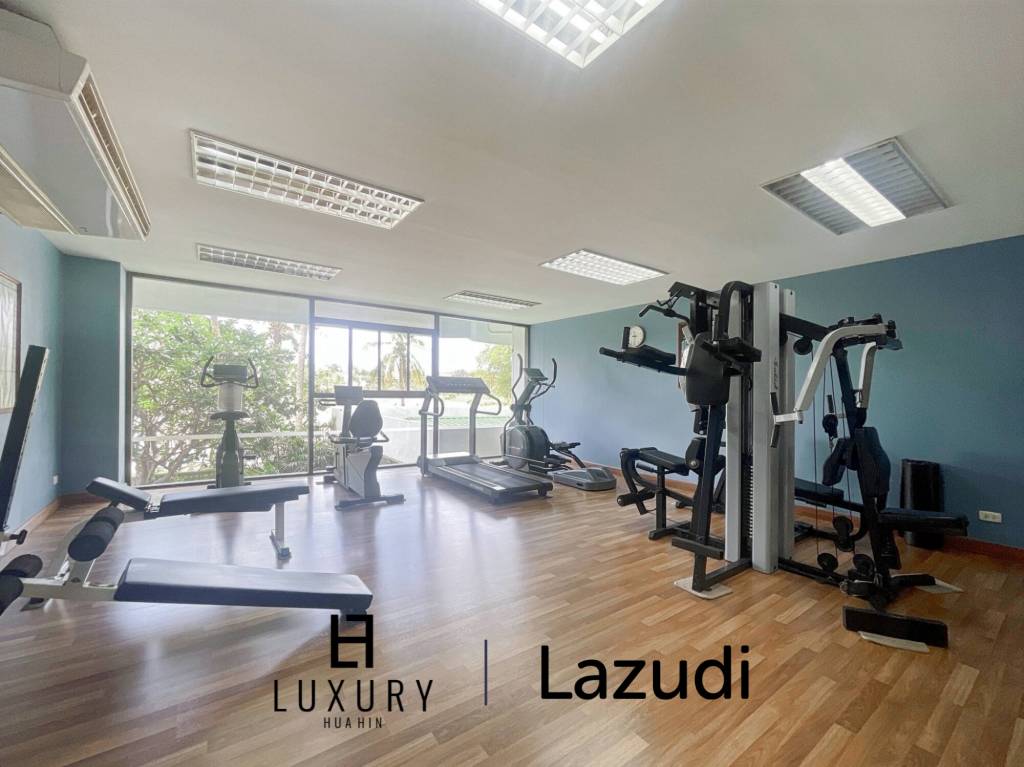 Palm Pavillion : 2 Bedroom Sea Views Condo