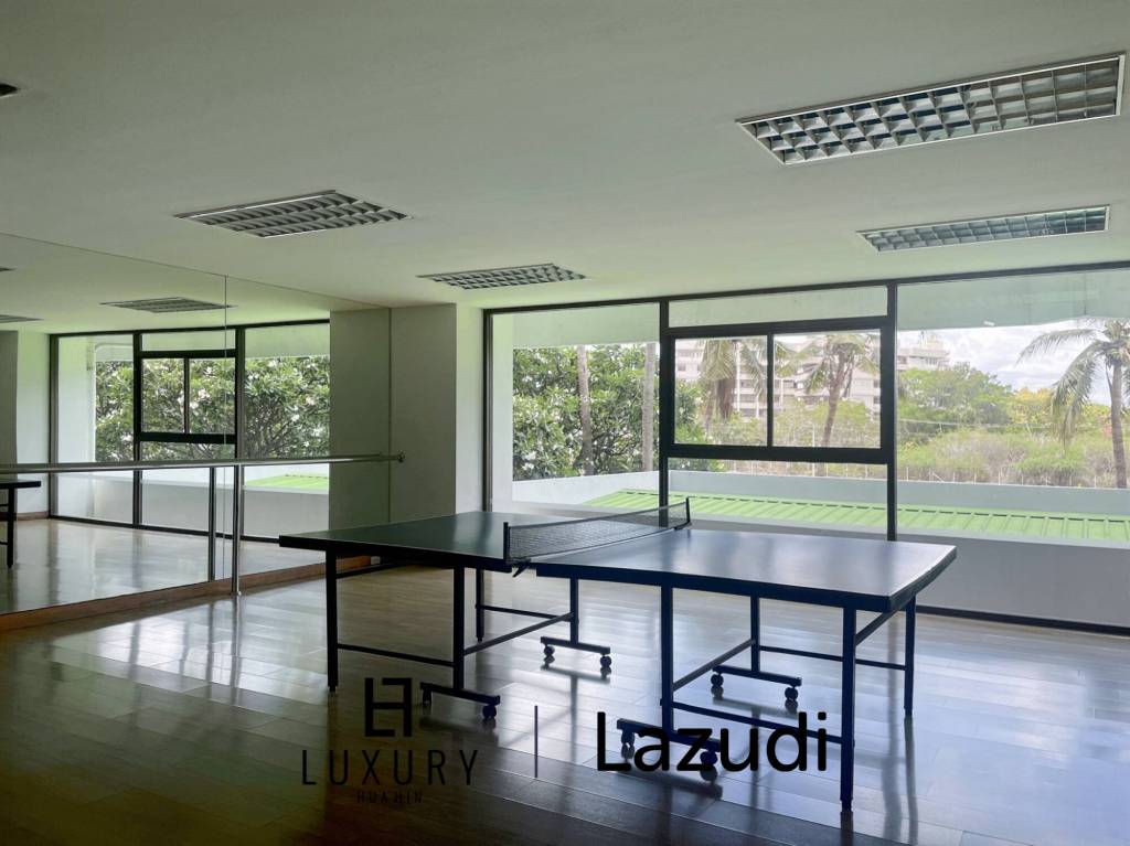 Palm Pavillion : 2 Bedroom Sea Views Condo