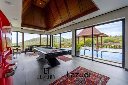 Panorama: Luxury Villa with Stunning Views