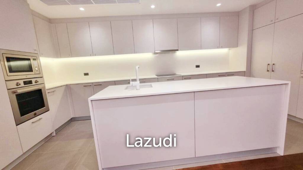 3 Bed 180.80 SQ.M La Citta Delre Thonglor 16