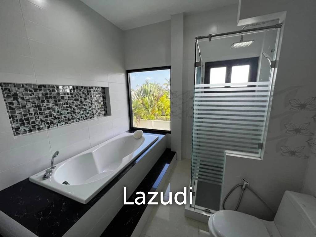 4 Beds 283 SQ.M House in Baan Dusit Pattaya Lake