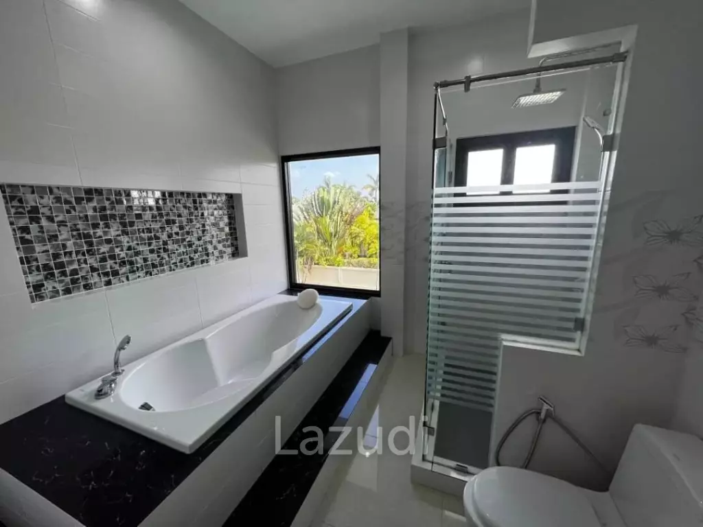 4 Beds 283 SQ.M House in Baan Dusit Pattaya Lake