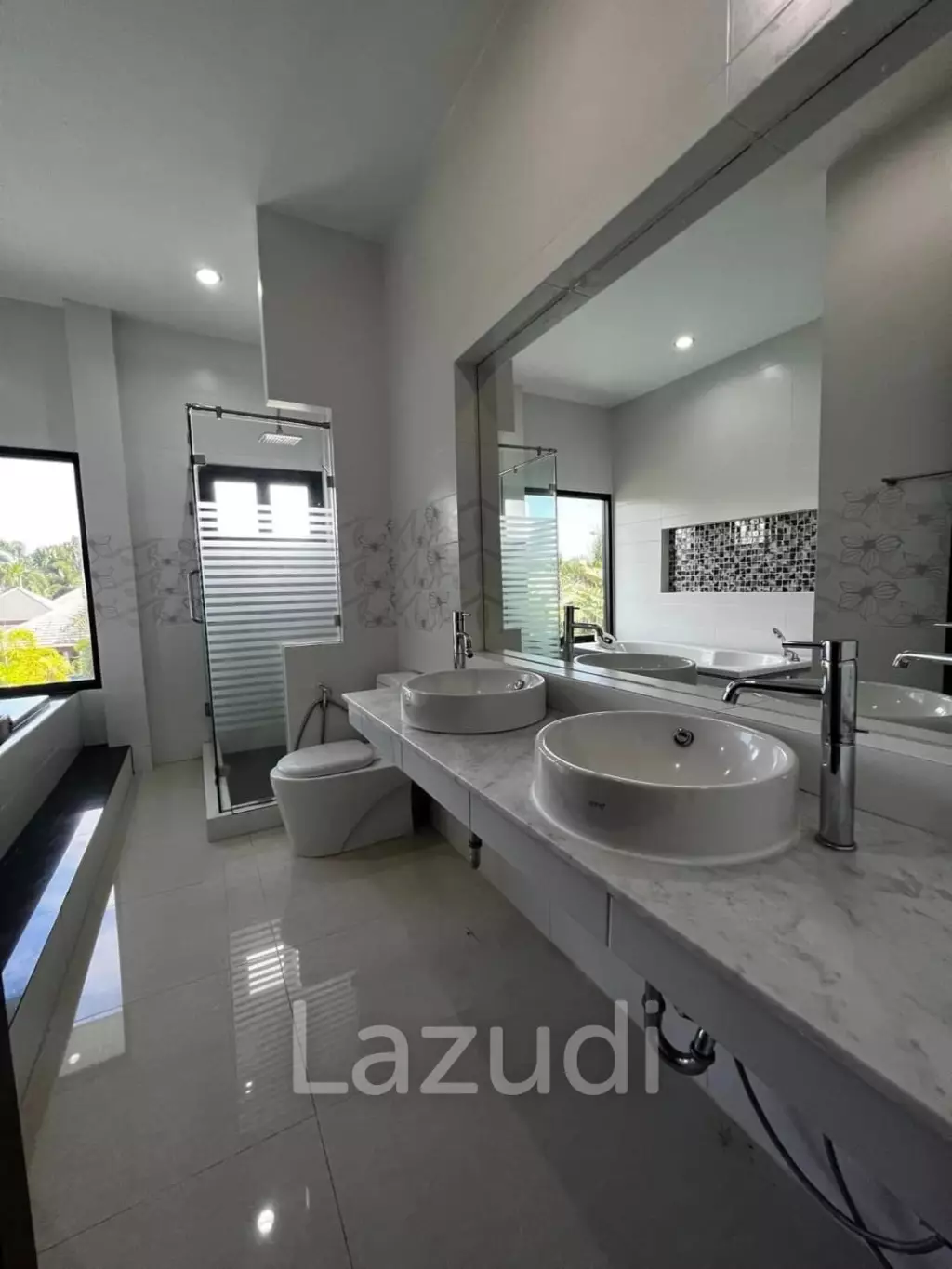 4 Beds 283 SQ.M House in Baan Dusit Pattaya Lake
