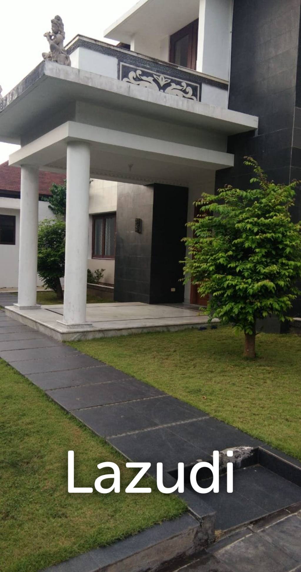Big villa with sea view in Pecatu