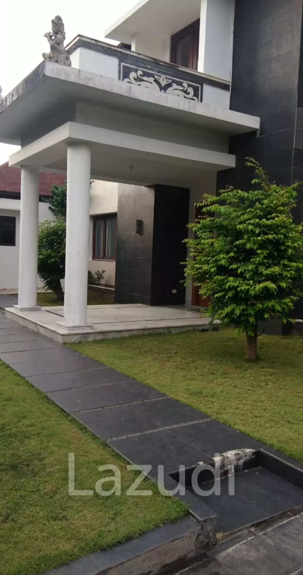Big villa with sea view in Pecatu