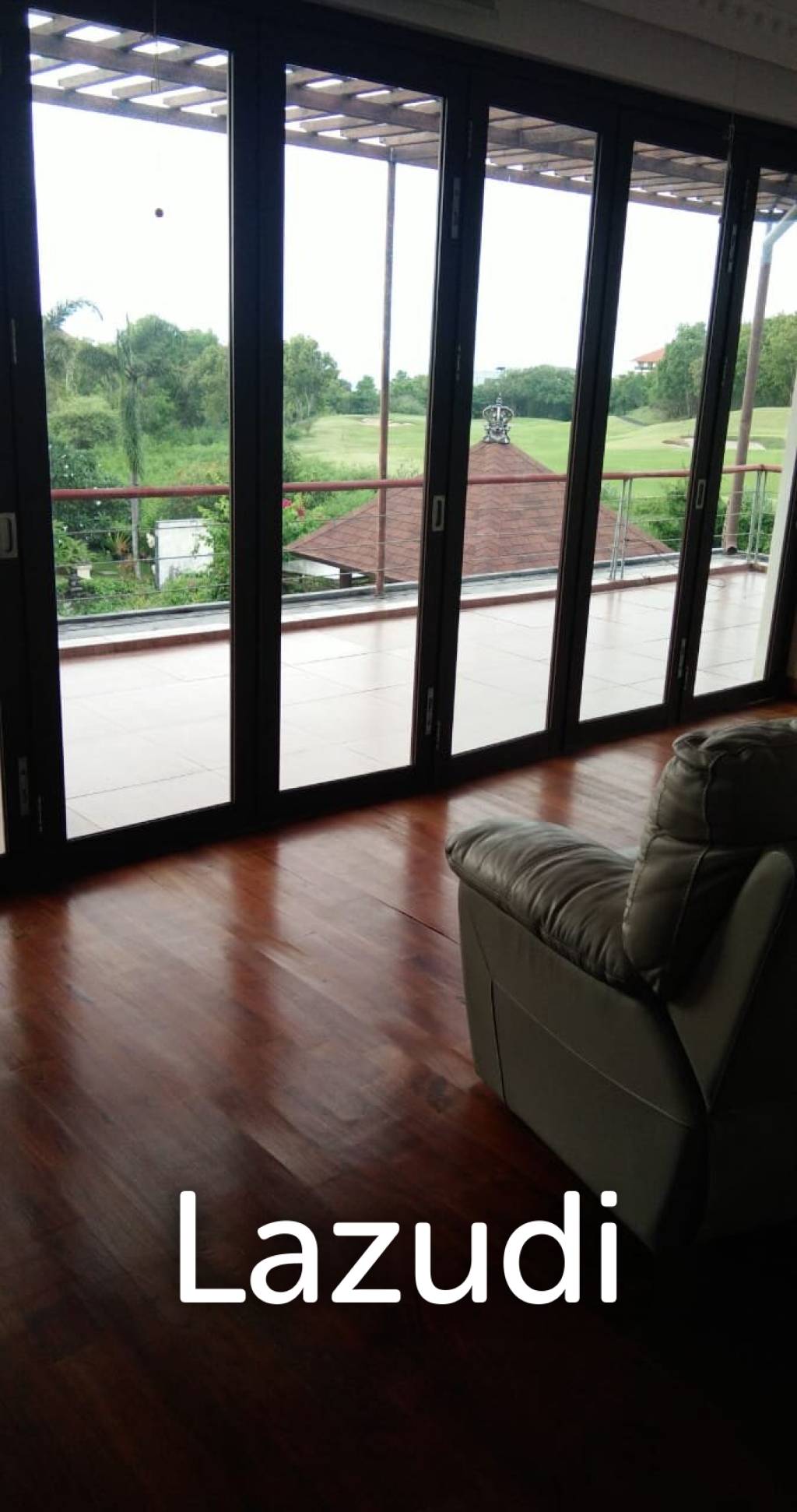 Big villa with sea view in Pecatu