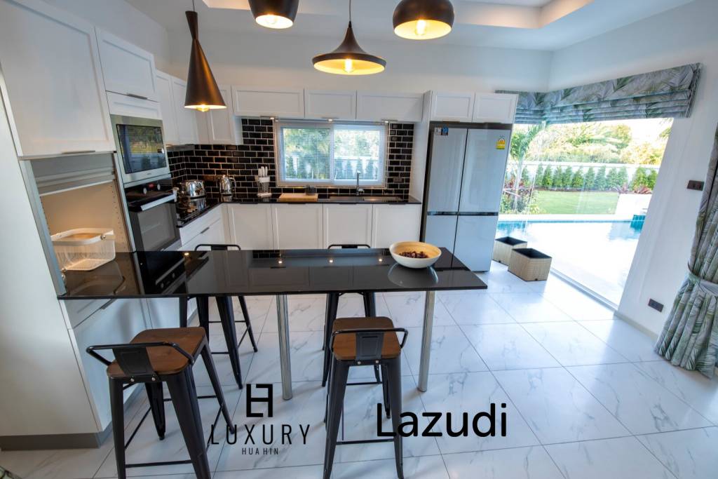 728 ตร.ม 3 เตียง 4 อาบน้ำ วิลล่า For ขาย