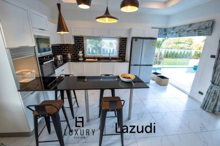 728 ตร.ม 3 เตียง 4 อาบน้ำ วิลล่า For ขาย