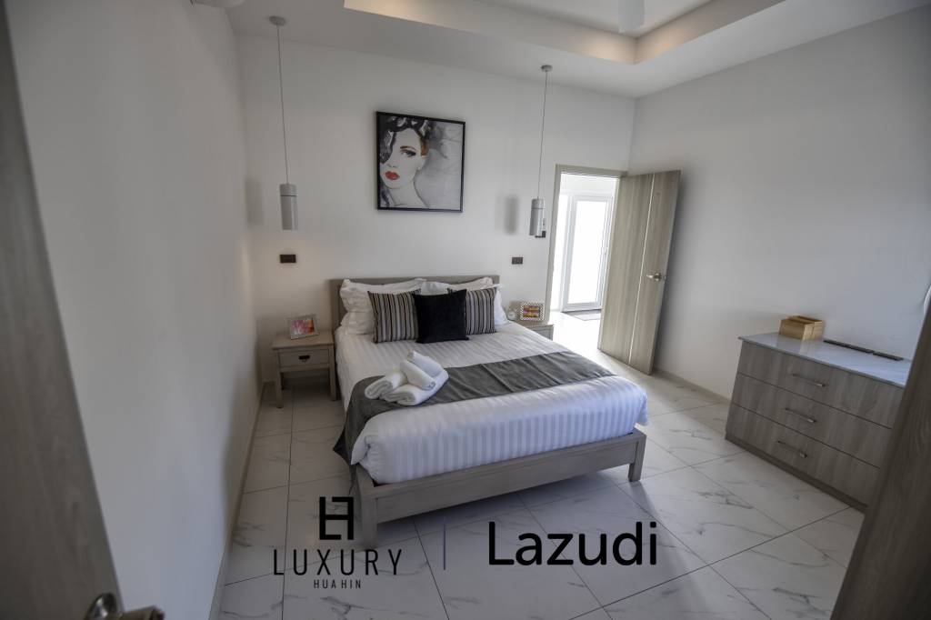 728 ตร.ม 3 เตียง 4 อาบน้ำ วิลล่า For ขาย