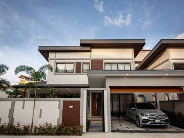 3 Bed 4 Bath 190 SQ.M Zensiri Midtown Villas