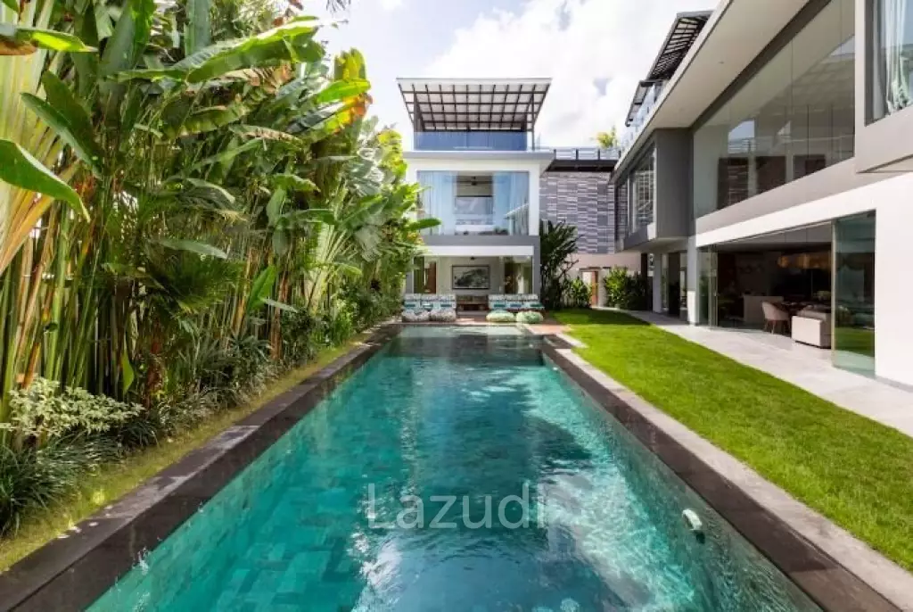 Luxury Villa for Sale Walking Distance to the Beach