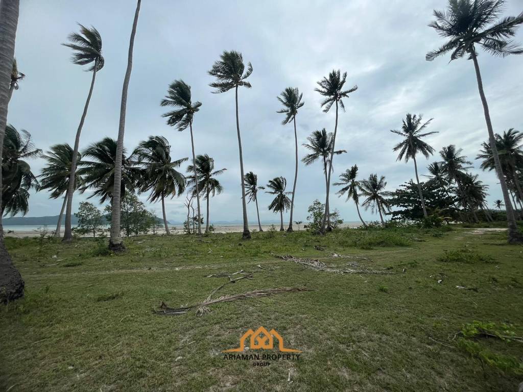 4,200 SQ.M Flat land near the Beach Had Leam Sor