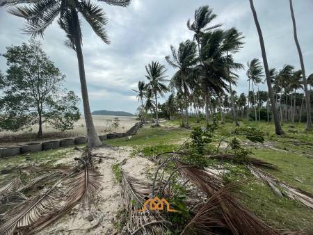 4,200 SQ.M Flat land near the Beach Had Leam Sor