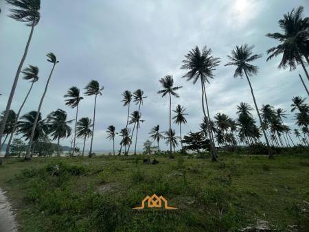 4,200 SQ.M Flat land near the Beach Had Leam Sor